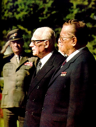 19 tito--pertini.jpg - Sandro Pertini con Tito